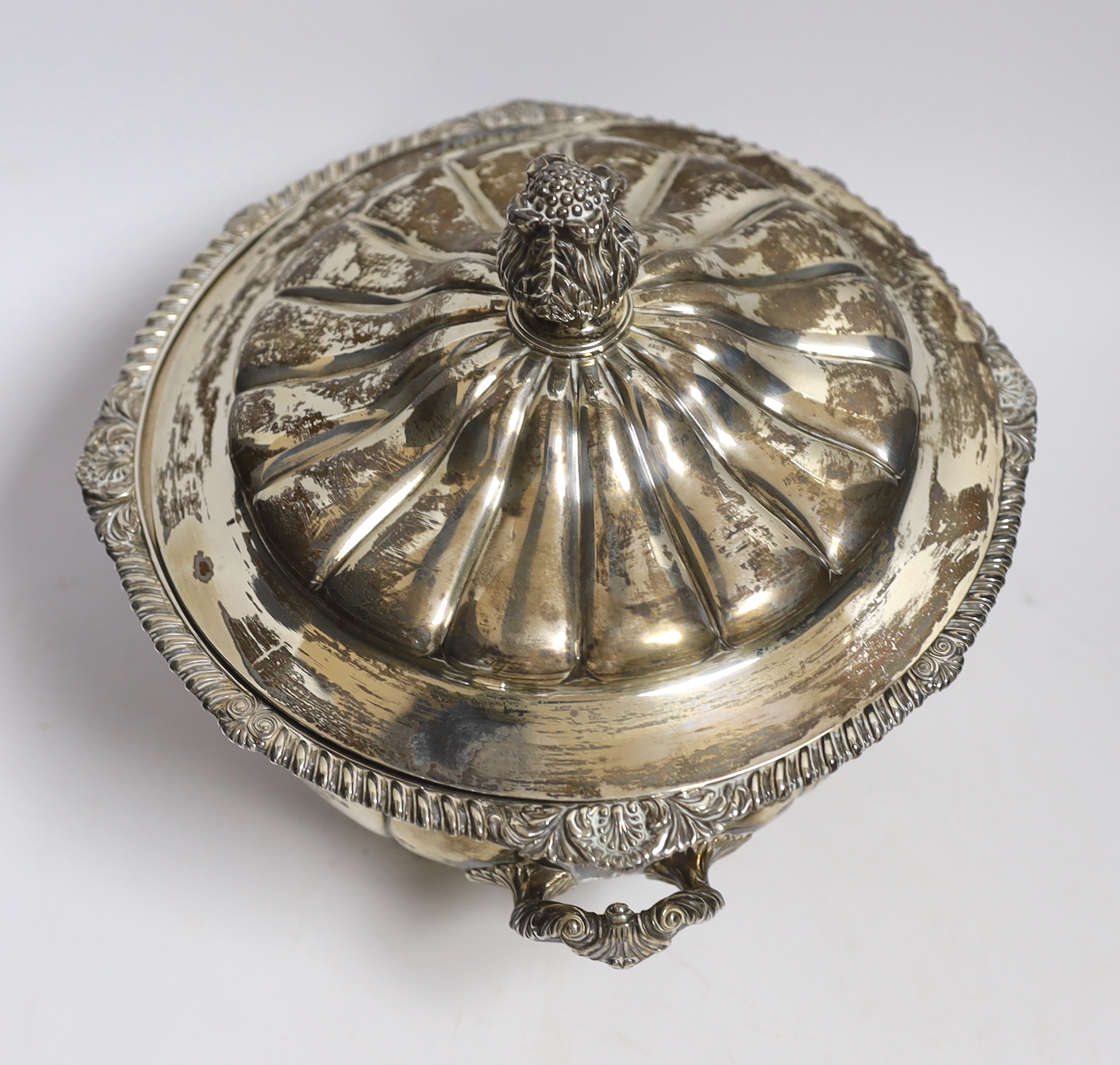 A George IV silver two handled vegetable tureen and cover, by Thomas Burwash, London, 1822 (marks on base rubbed), width over handles, 25cm, 36.5oz.